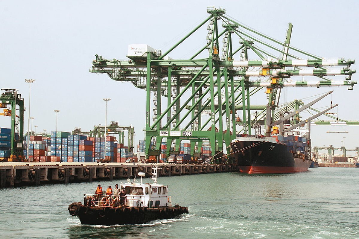 Container vessel and cargo cranes at Chennai Port